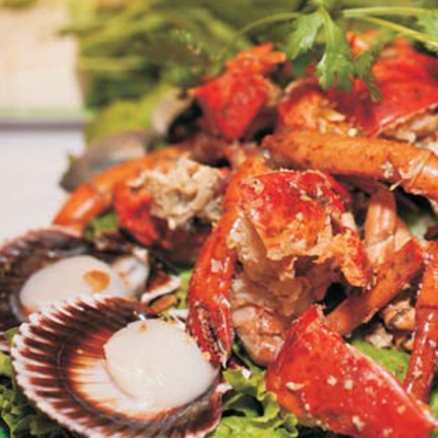 Lobster and Seafood hotpot/Lau Tom Hum Hai San